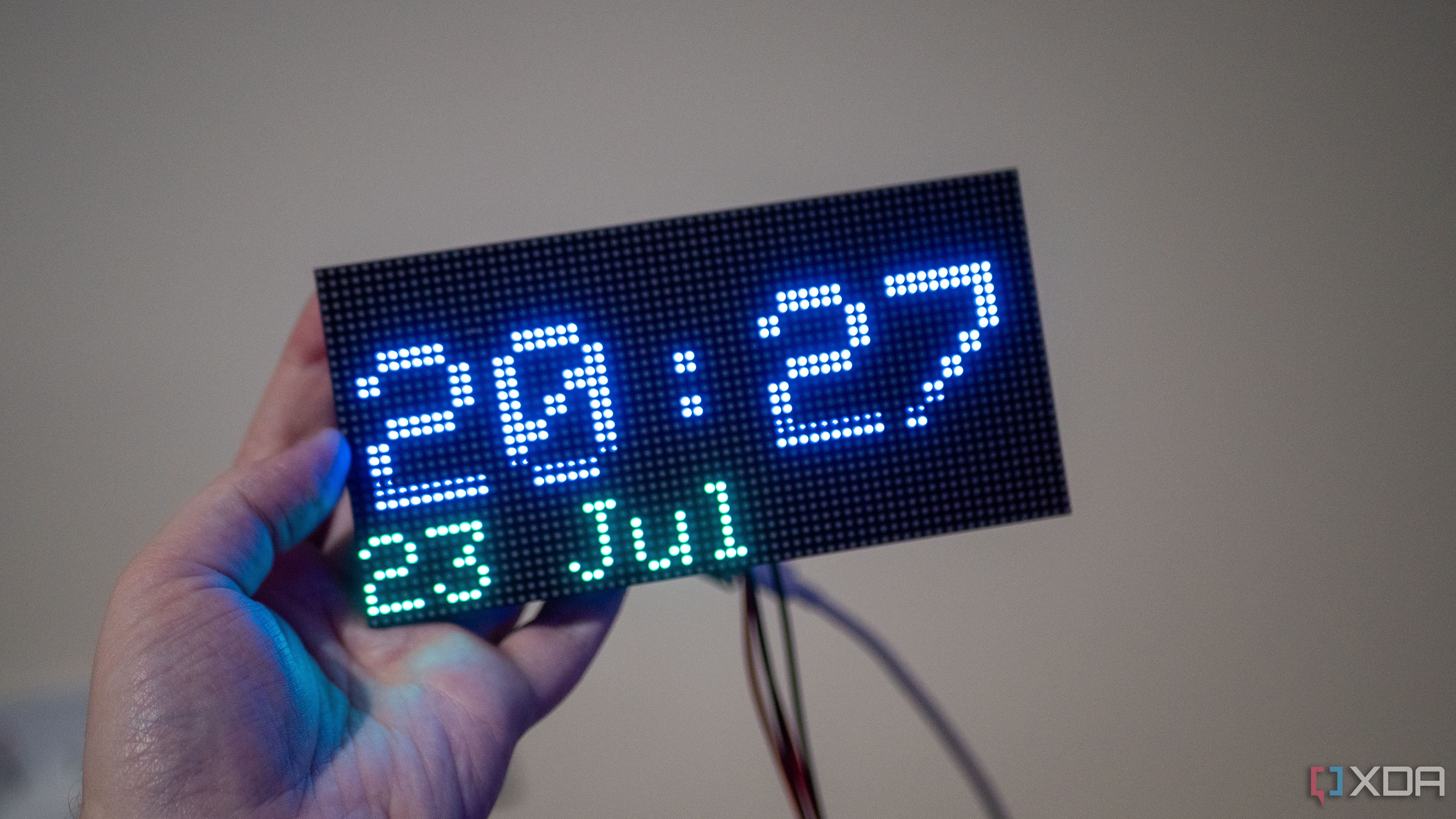 Светодиодная матричная панель RGB с ESP32 показывает время и дату