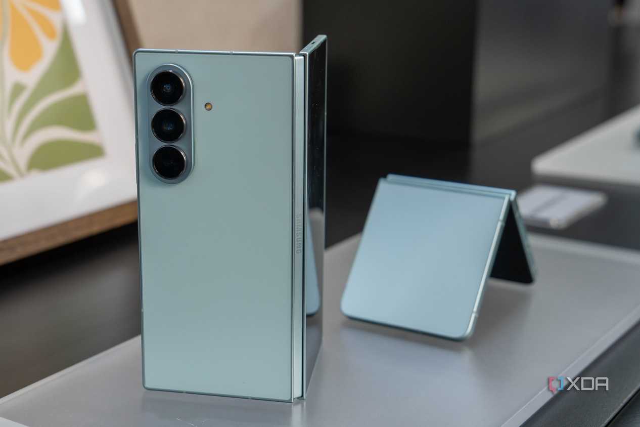 Z Flip Galaxy Z Fold 20 Samsung Z Note 20 Ultra Vs Fold Hands On