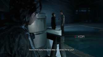 Ellie peeking at Owen and Mel in The Last of Us Part II Remastered.