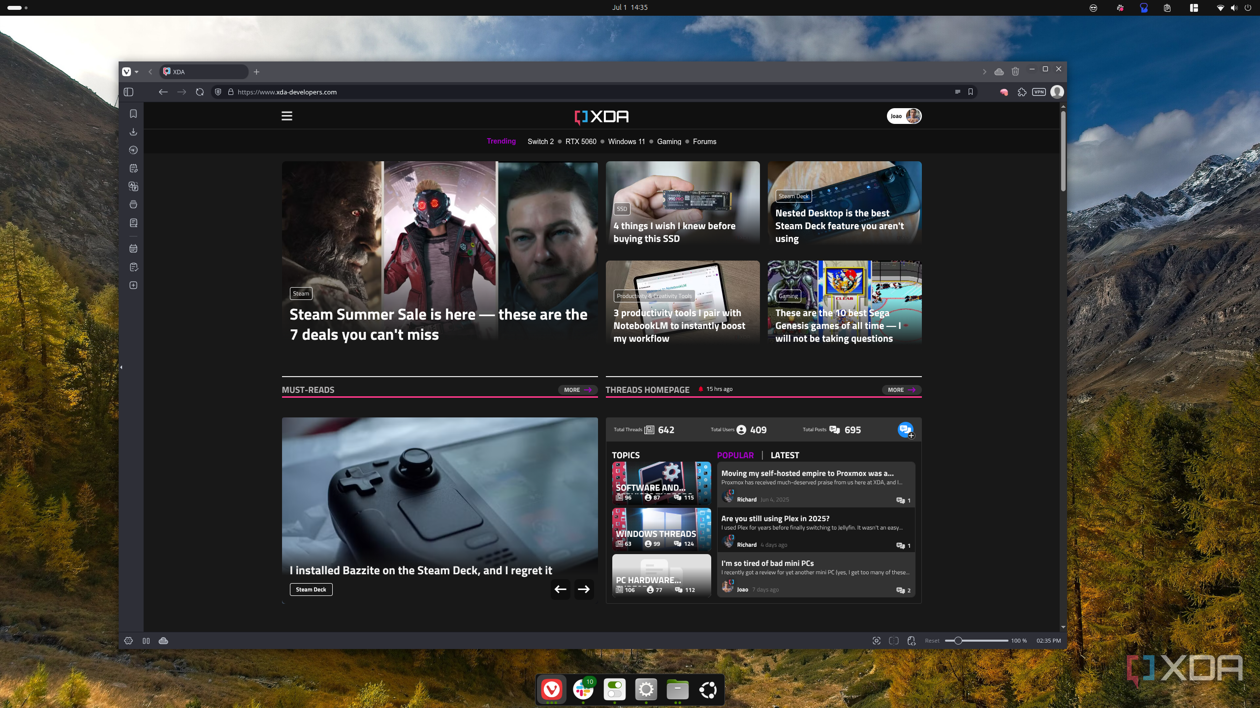 Screenshot of an Ubuntu desktop showing the XDA homepage in Vivaldi
