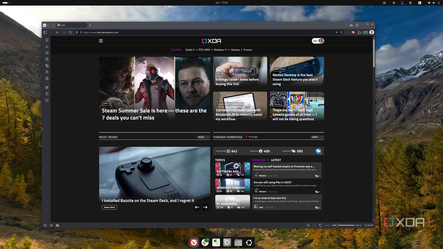Screenshot of an Ubuntu desktop showing the XDA homepage in Vivaldi