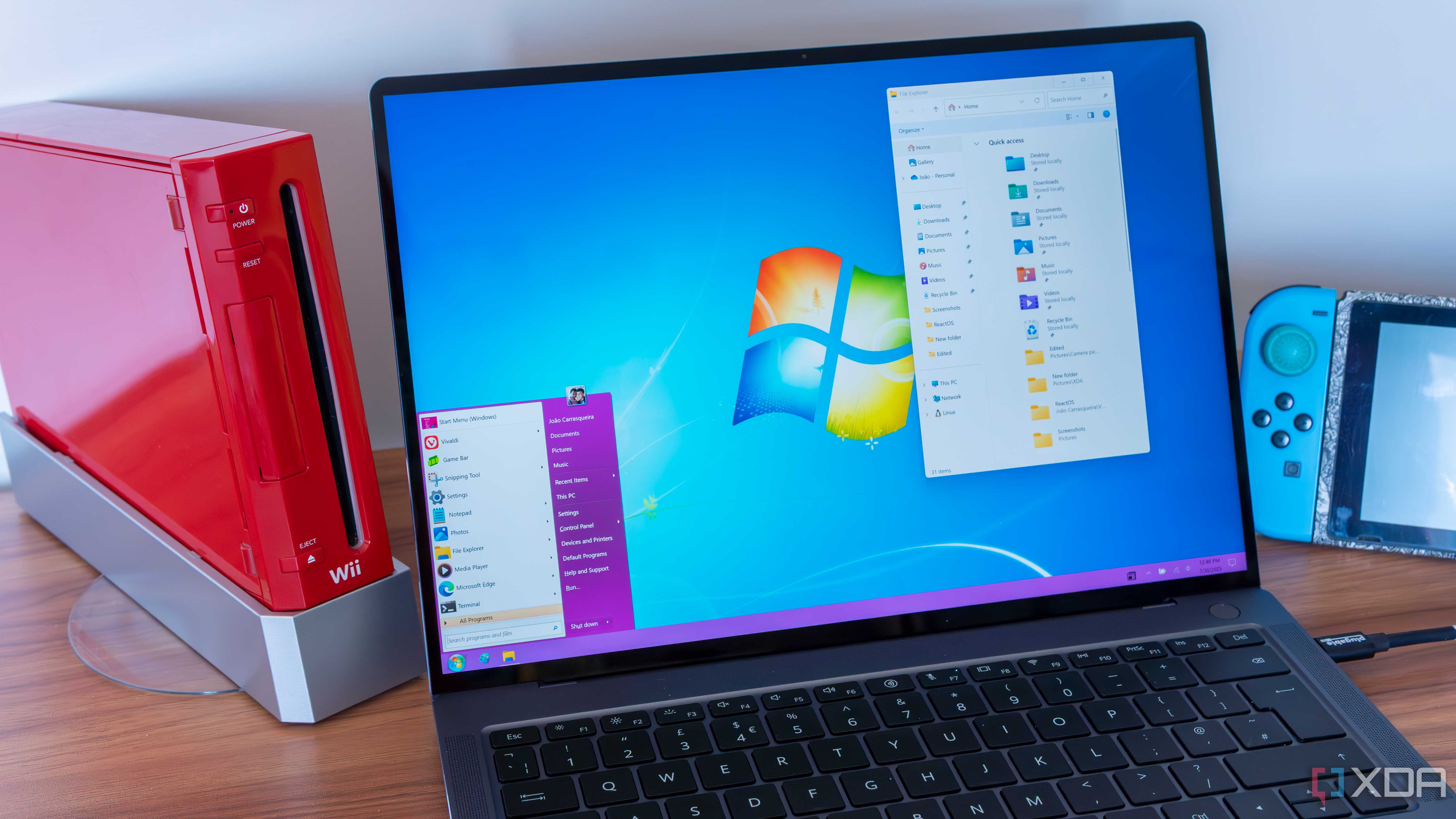 A Windows 11 laptop customized to look like Windows 7