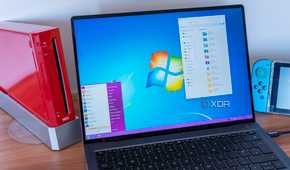 A Windows 11 laptop customized to look like Windows 7