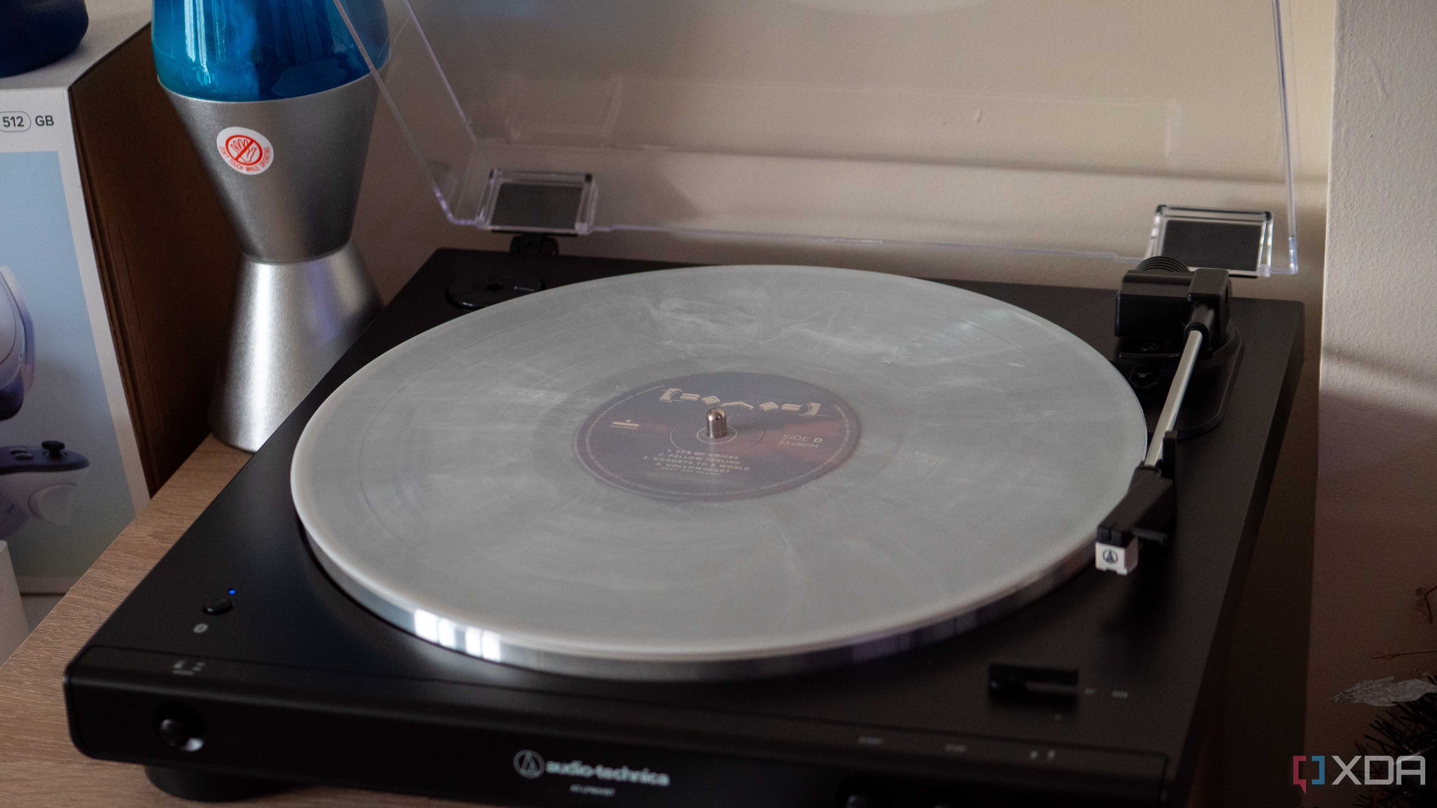 Audio-Technica-LP60XBT-1