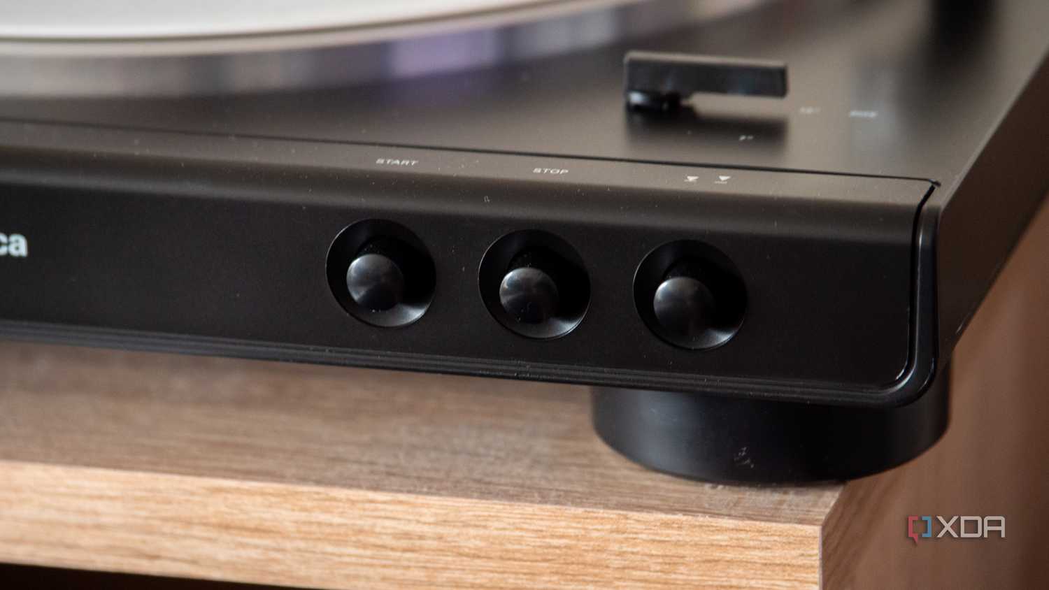 Audio-Technica-LP60XBT-3