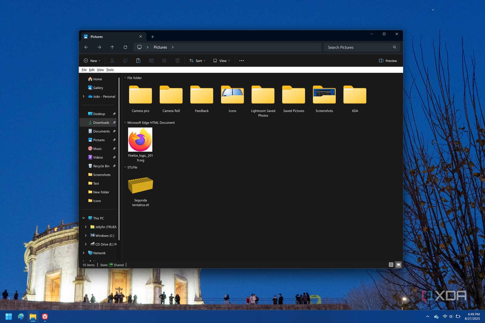 Screenshot of a folder in File Explorer showing thumbnails for an SVG file and an STL file