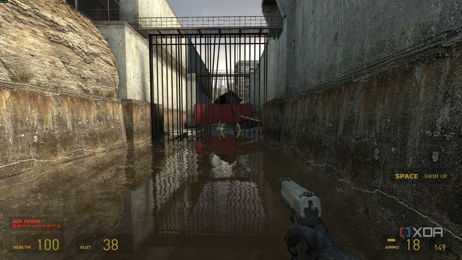 Gordon moving through the sewers in Half-Life 2.