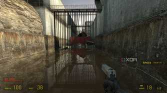 Gordon moving through the sewers in Half-Life 2.