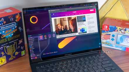 A laptop running Linux with KDE Plasma showing the app launcher and a Vivaldi window with the XDA home page