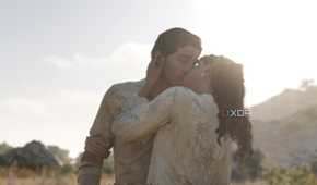Enzo and Isabella kissing in Mafia: The Old Country.