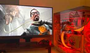 A PC with an image of Gordon Freeman struggling with a barnacle on the monitor.