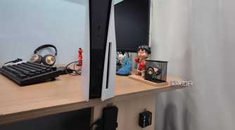 A USB Hub routed into a PlayStation 5 console.