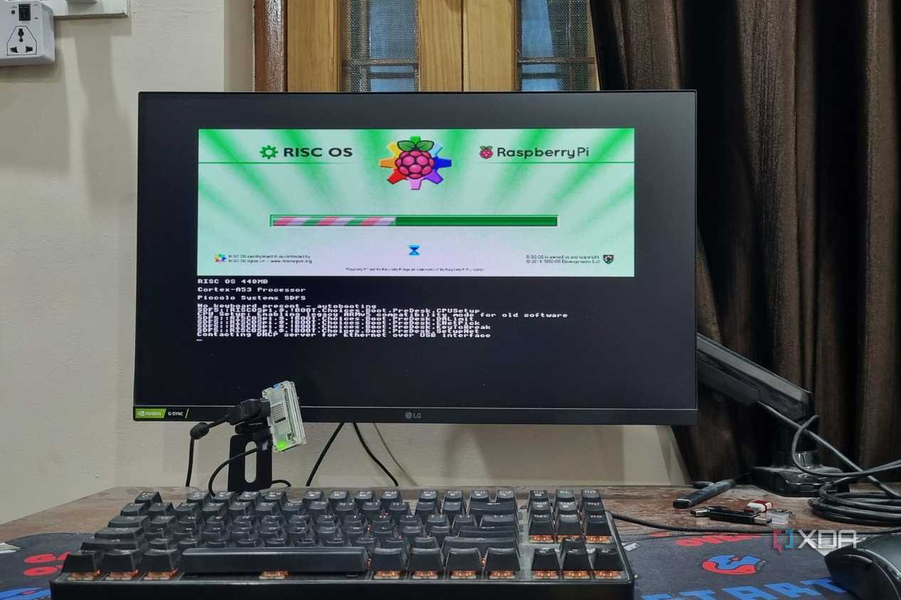 photo of risc os on raspberry pi with a display