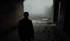 James Sunderland walking through a dark alley into the mist in Silent Hill 2 (2024).