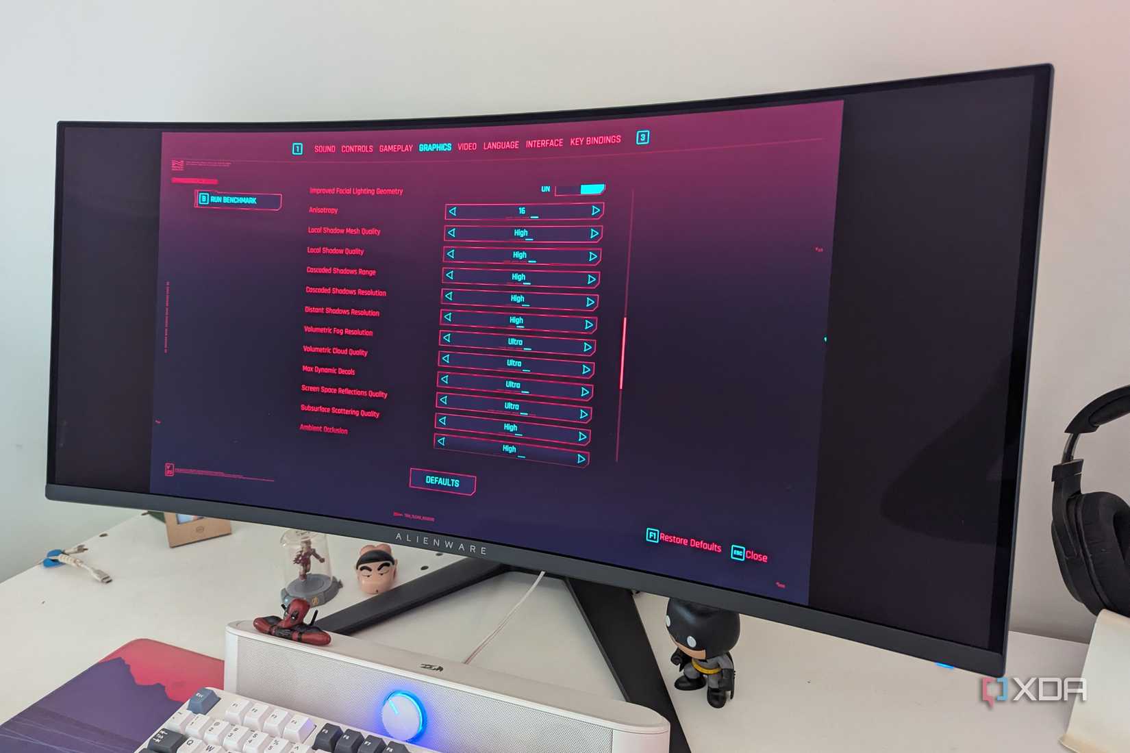 Un monitor ultraancho que muestra la configuración de gráficos de Cyberpunk 2077