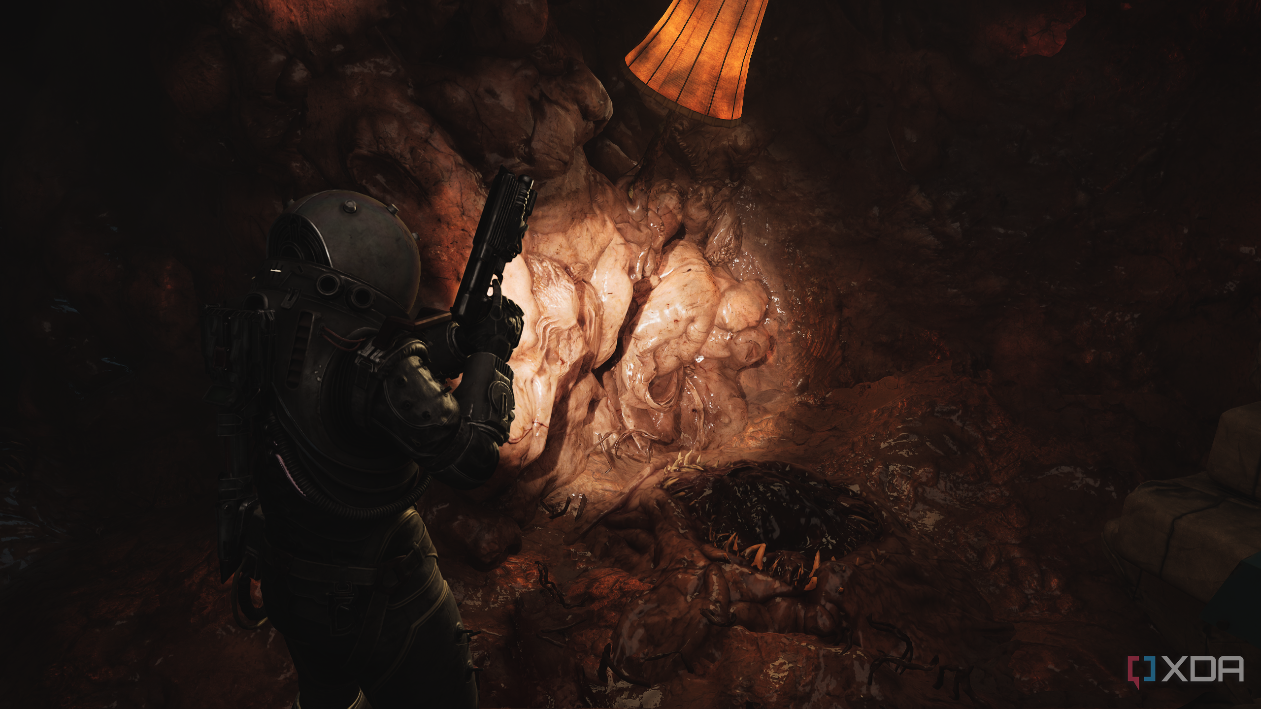 A lamp stuck inside an Orphan Nest in Cronos: The New Dawn.