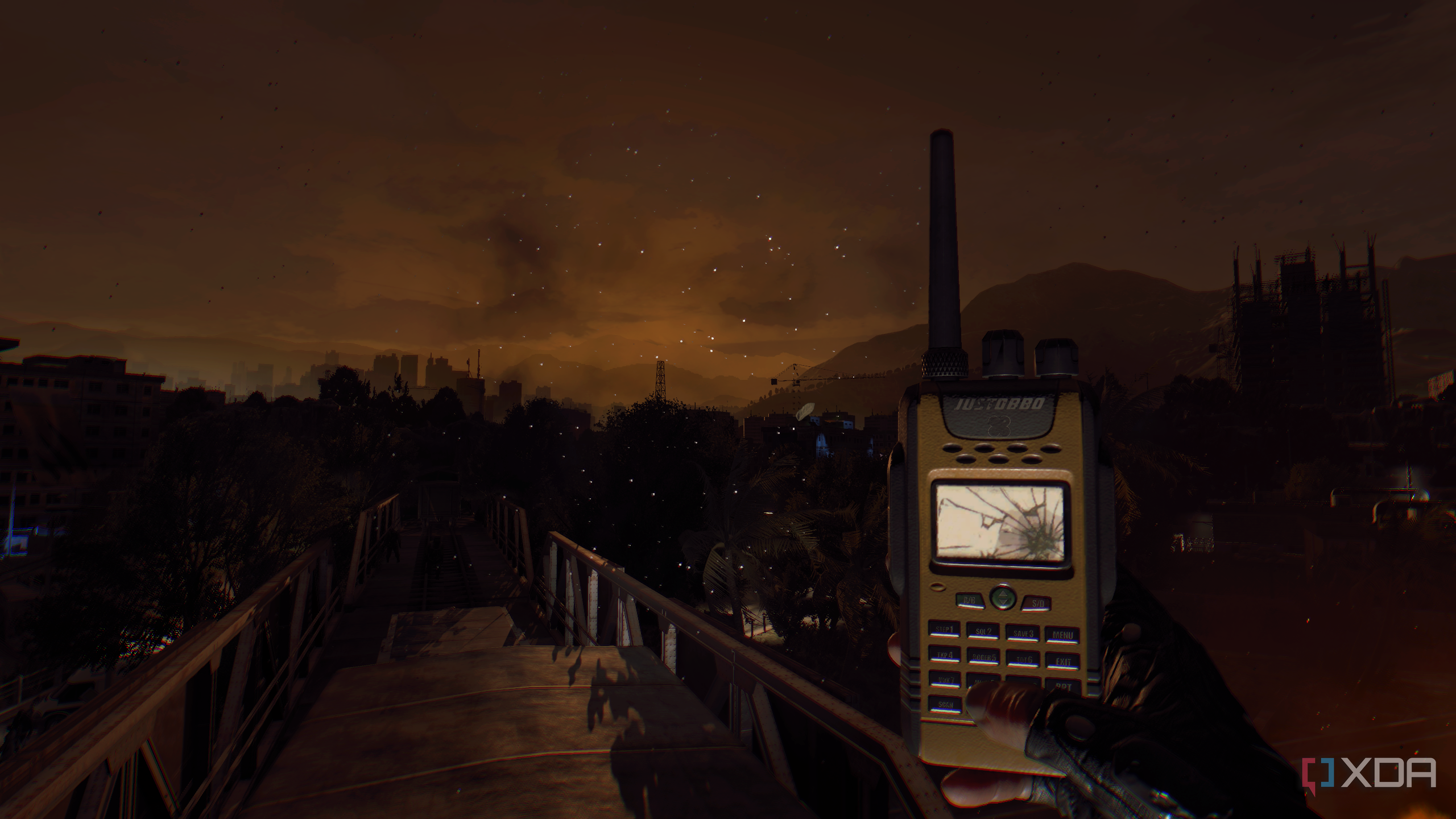 Holding a radio at night in Dying Light.