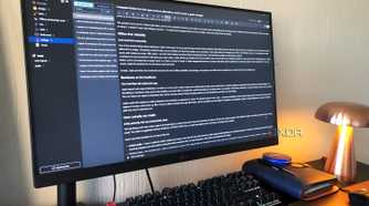 Joplin editor displayed on windows pc, notebook and lamp in view