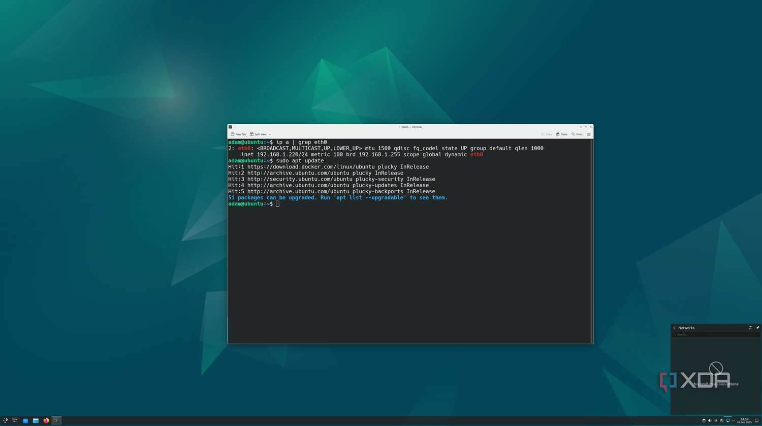 KDE Plasma on a virtualized Ubuntu instance in Proxmox, showing "No available connections" but the output of "ip a" and "apt update" is normal