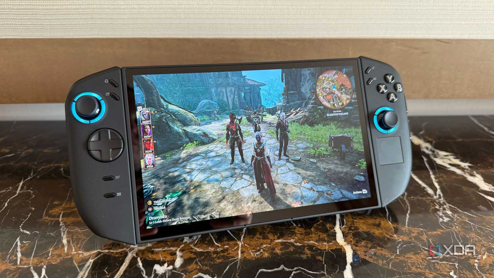 Lenovo Legion Go 2 で Baldur's Gate III をプレイしています。