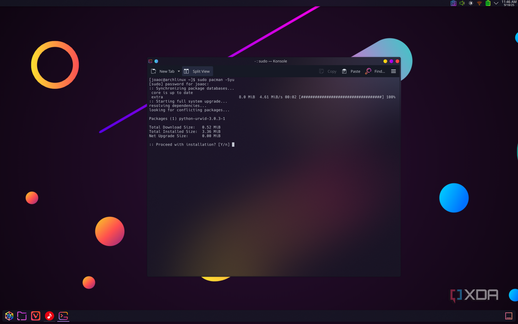 Screenshot of a terminal on an Arch Linux desktop showing available updates through Pacman