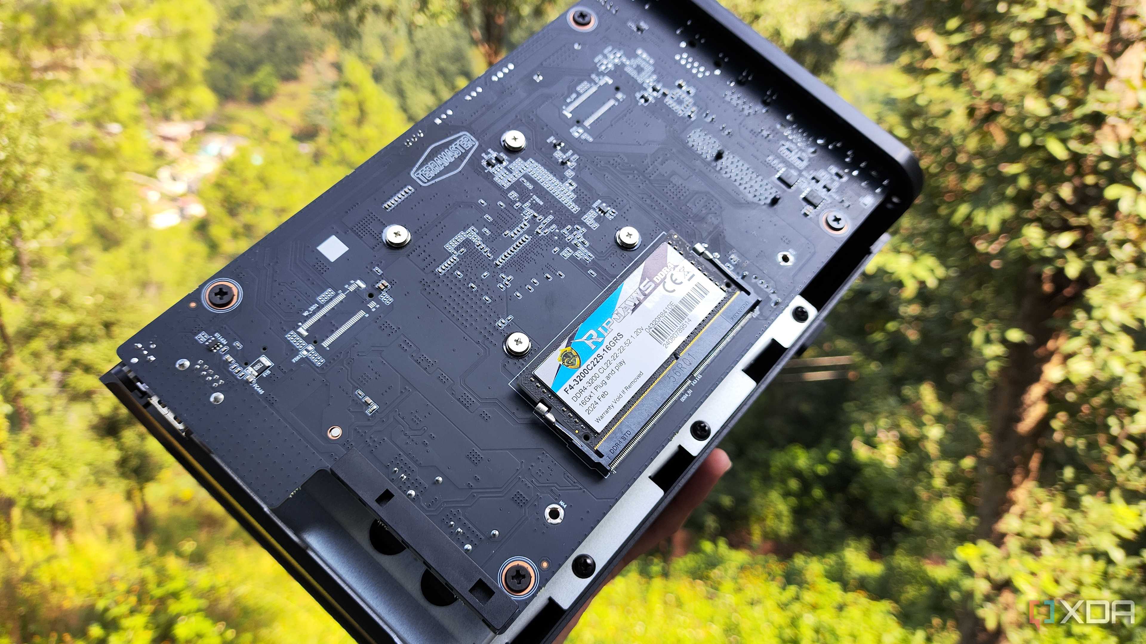 Adding extra RAM to the TerraMaster F2-425