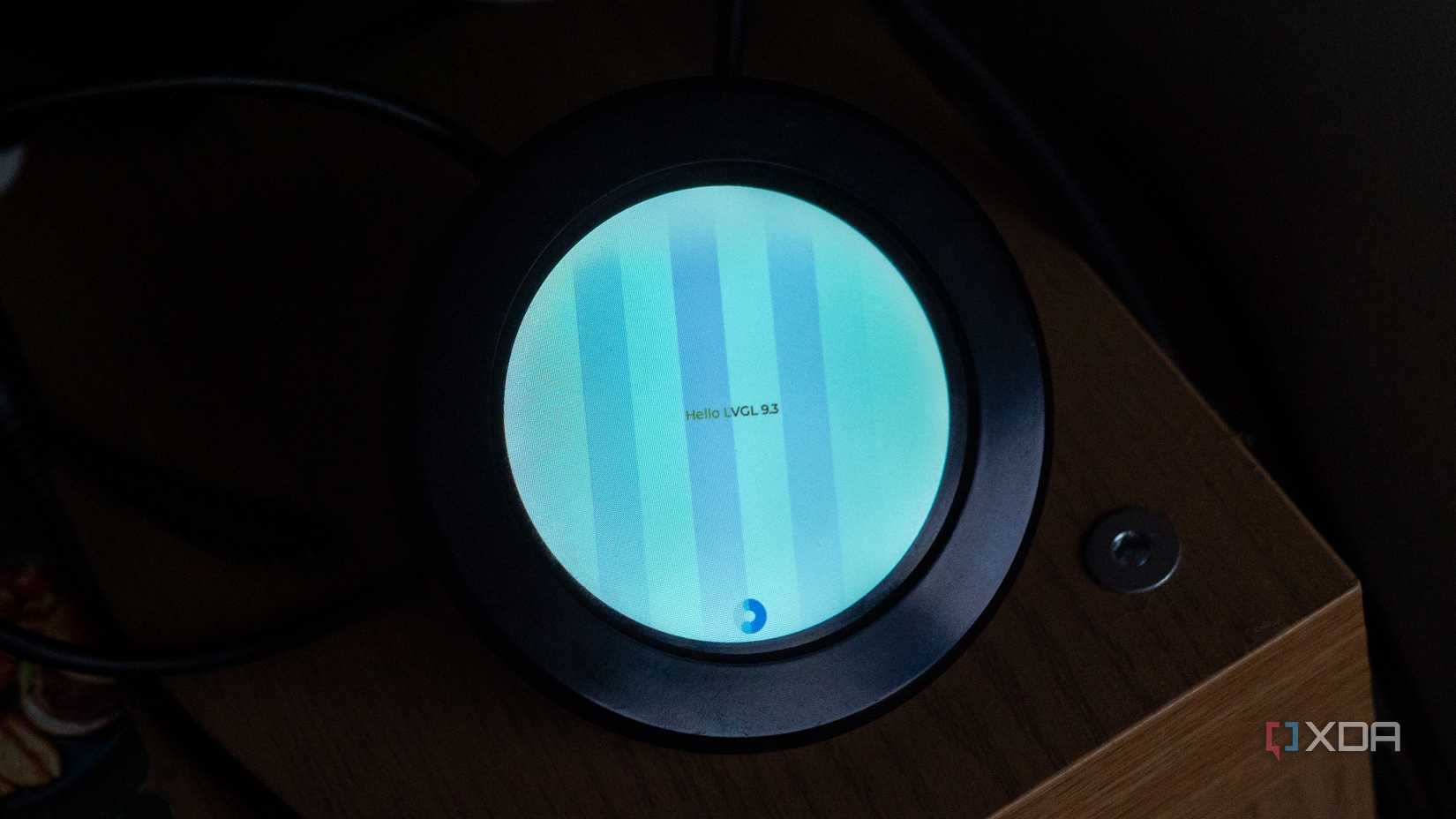 Pantalla giratoria Elecrow 2.1 que muestra LVGL 9.3