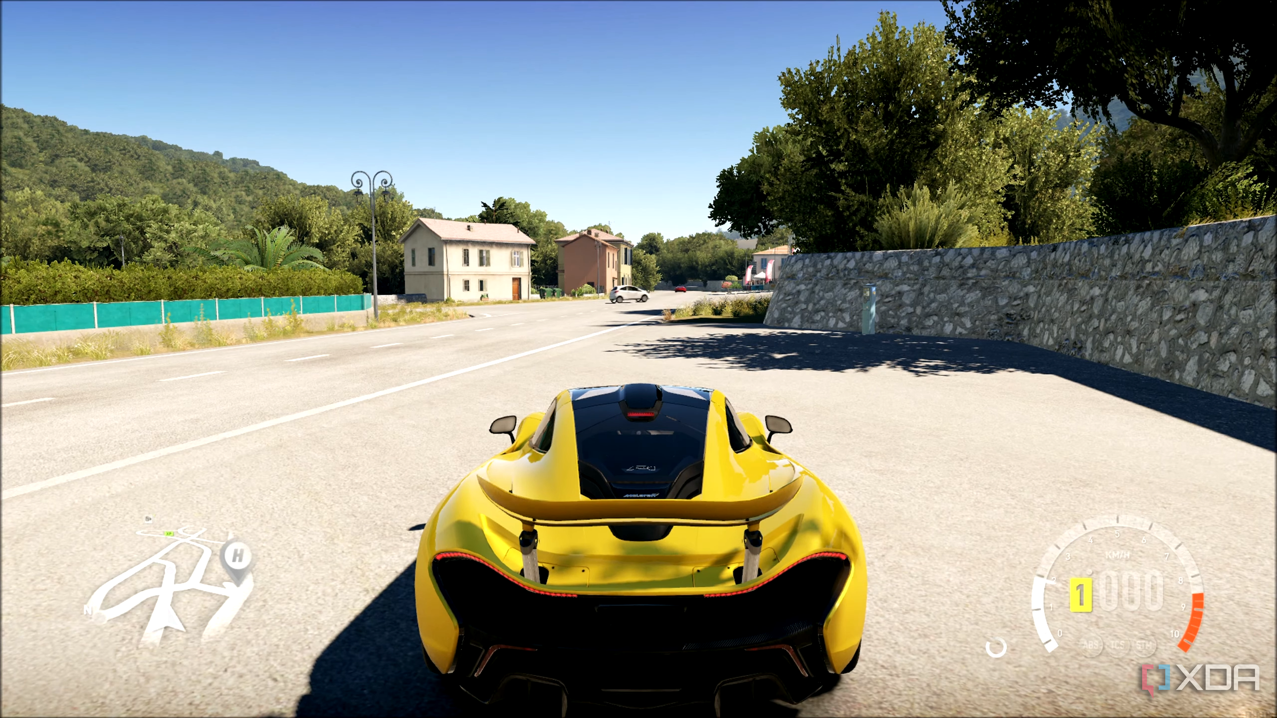 A yellow McLaren P1 in Forza Horizon 2.