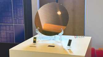 Intel 18A silicon wafer and Panther Lake CPUs.