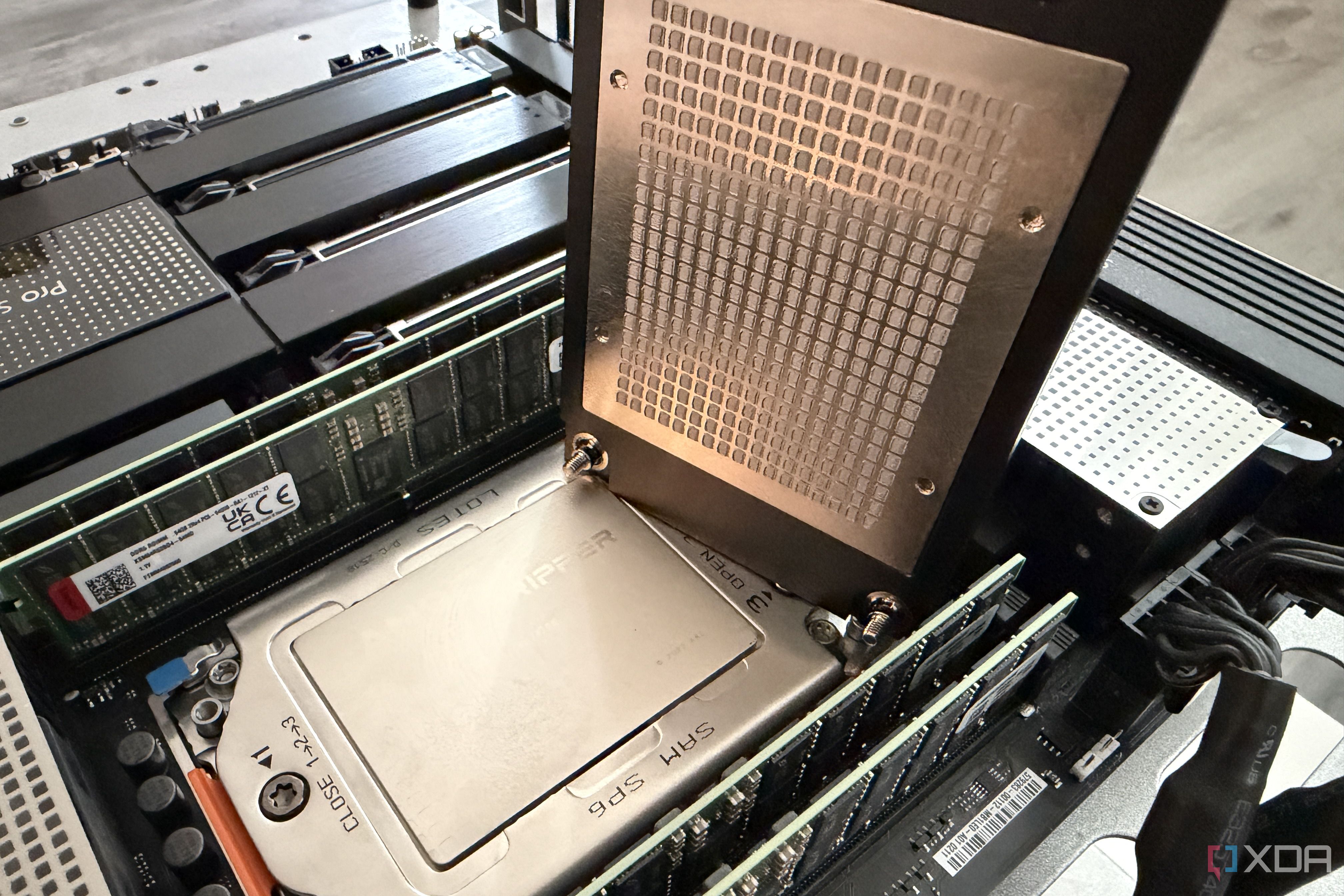 silverstone technology XE360-TR5 showing the pre-applied thermal paste