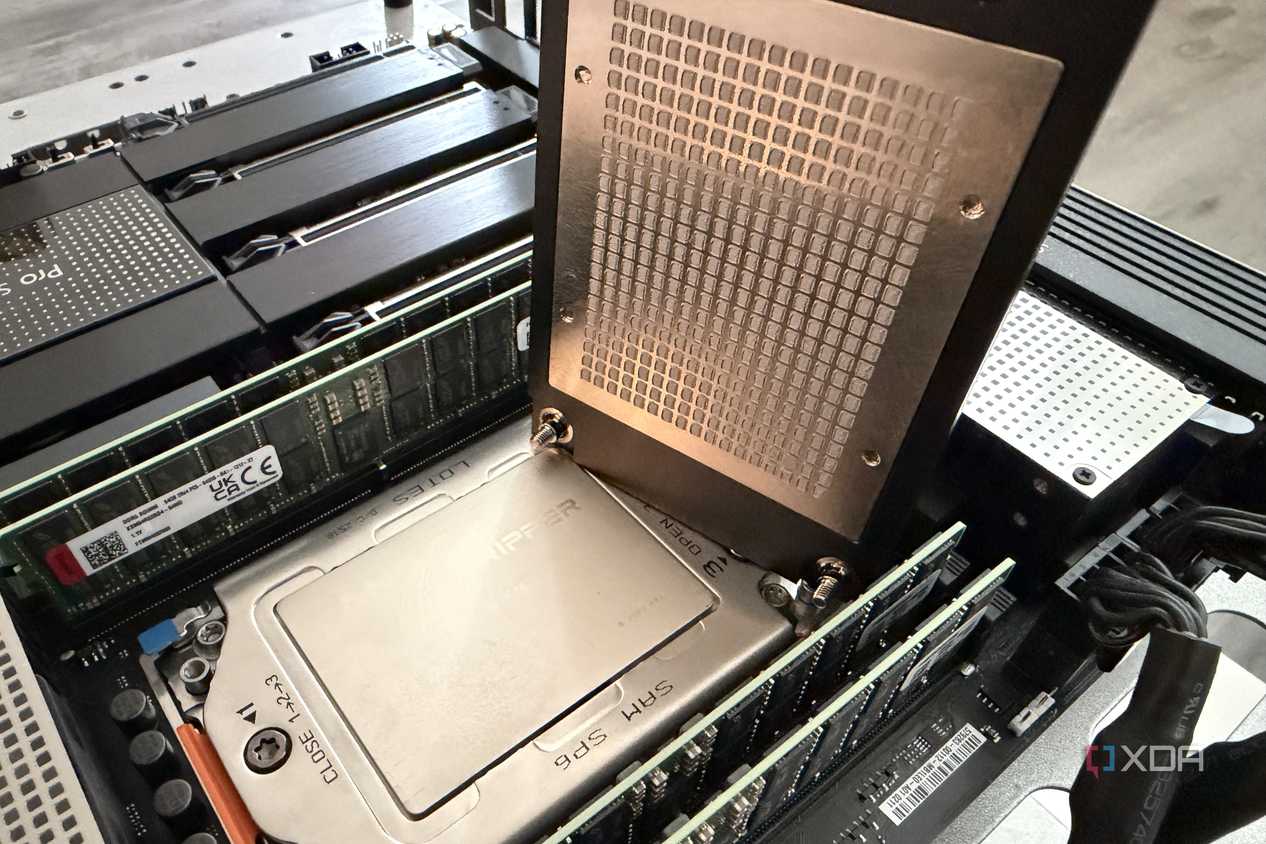 silverstone technology XE360-TR5 showing the pre-applied thermal paste