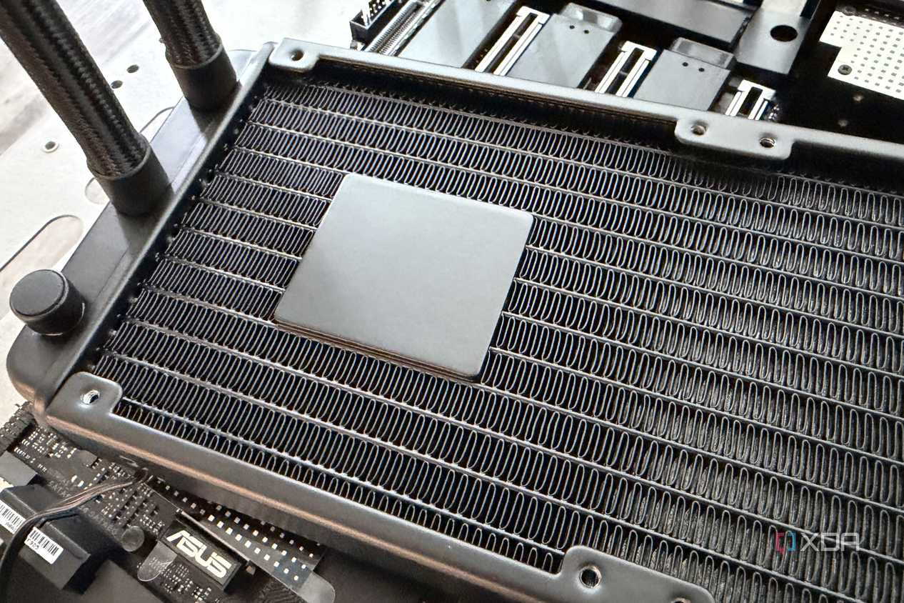 silverstone technology XE360-TR5 360mm radiator showing the pump