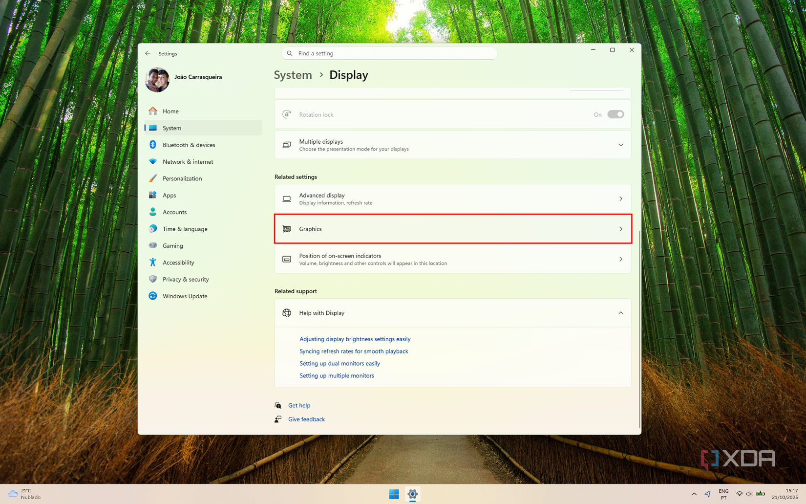 Screenshot of the Windows 11 settings app showing the option to access graphics settings