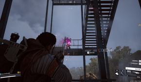 Fighting another player in Arc Raiders.