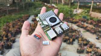 A person holding a Raspberry Pi and two microSD cards
