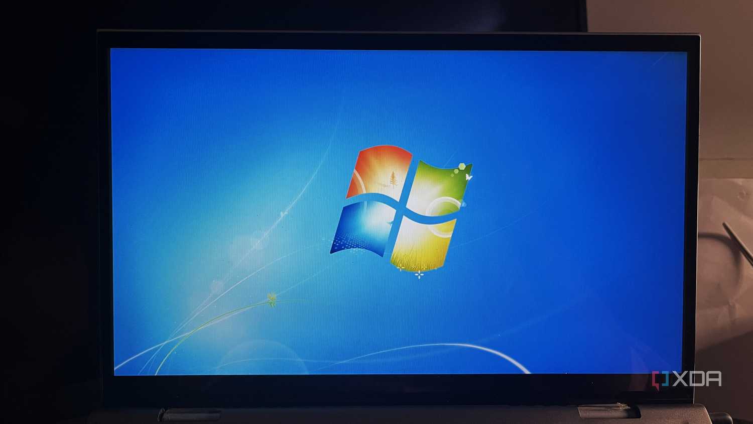 Обновление Windows 11 26H2 пропускает новые процессоры: почему это происходит laptop with windows 7 wallpaper