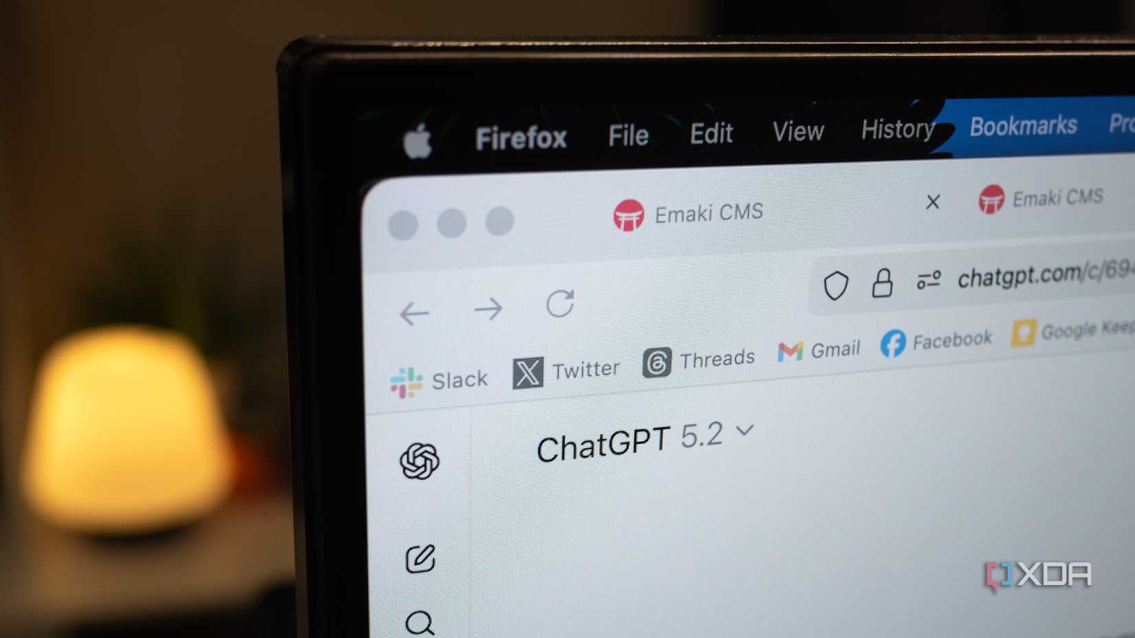 Угол экрана, показывающий страницу ChatGPT.