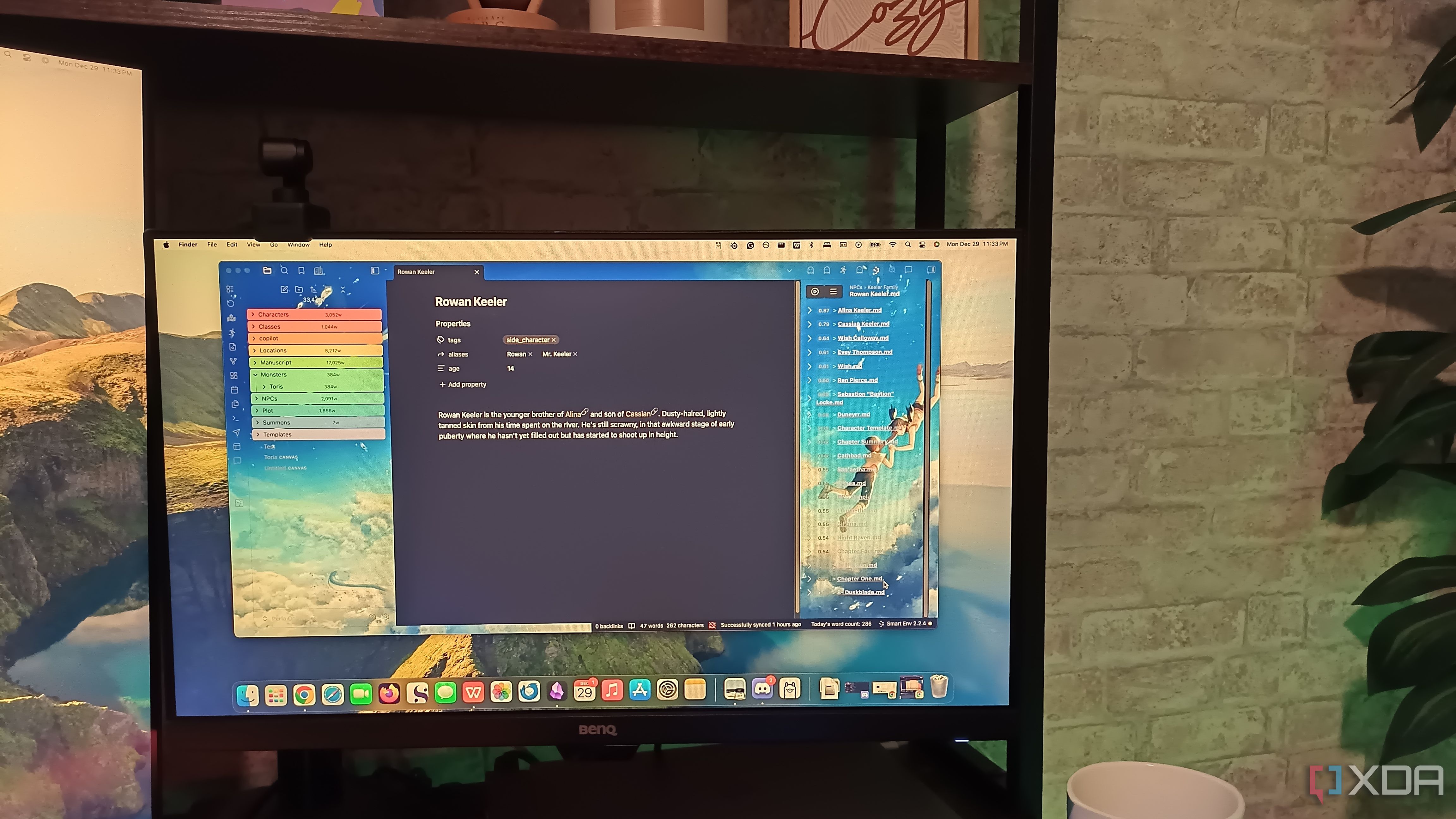 A desktop running Smart Connections in Obsidian.