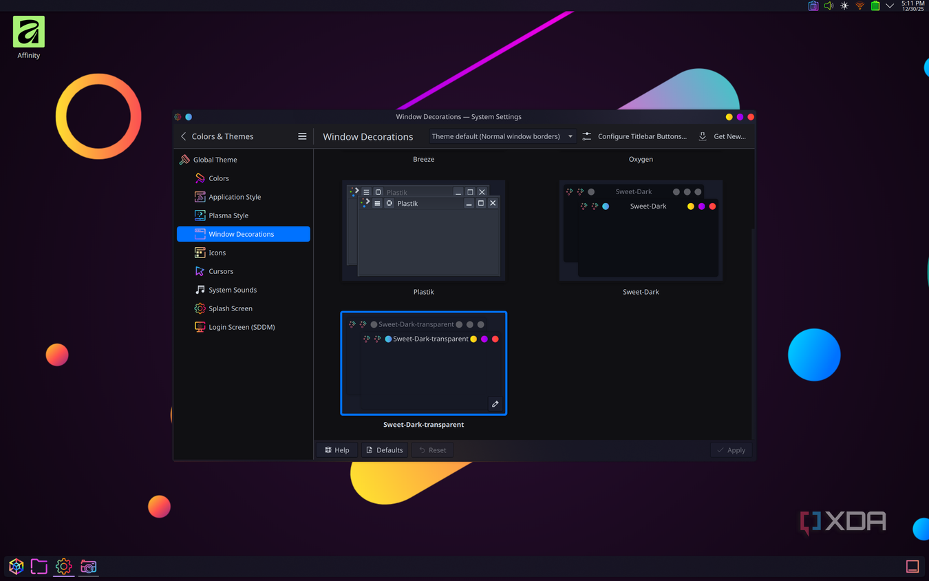 Screenshot of System Settings on KDE Plasma showing window decoration customization options