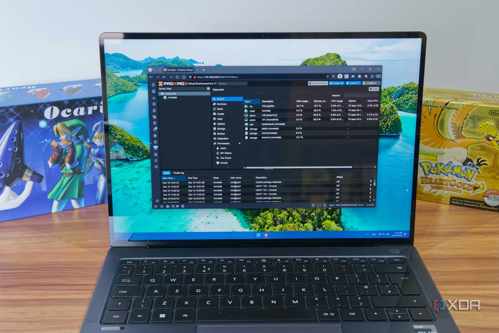 Una computadora portátil con Windows 11 que muestra un navegador web con un panel de Proxmox
