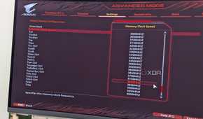 Screenshot of Gigabyte BIOS showing memory overclocking settings