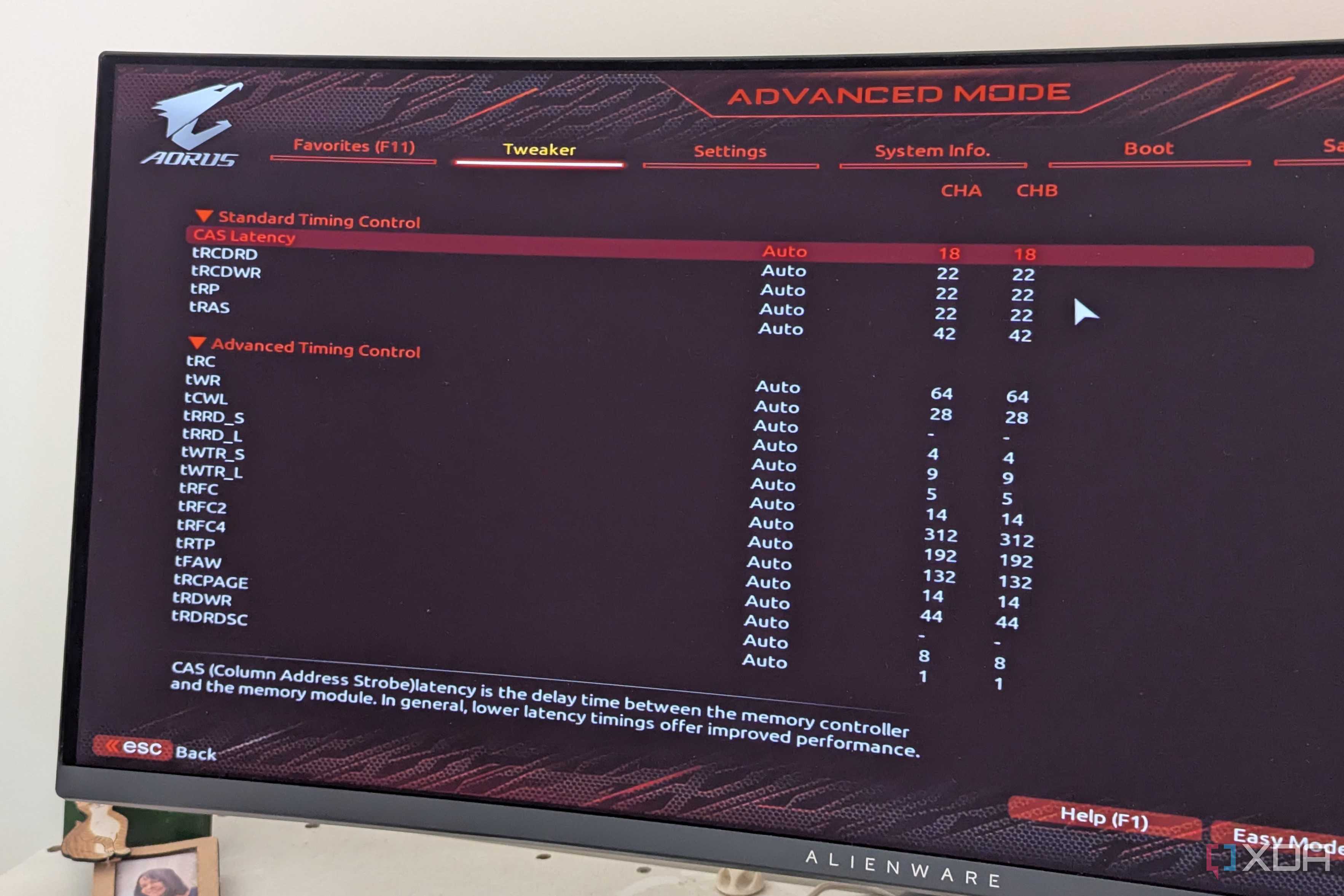 Screenshot of Gigabyte BIOS showing memory overclocking settings