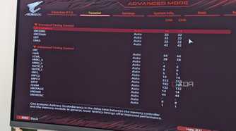 Screenshot of Gigabyte BIOS showing memory overclocking settings
