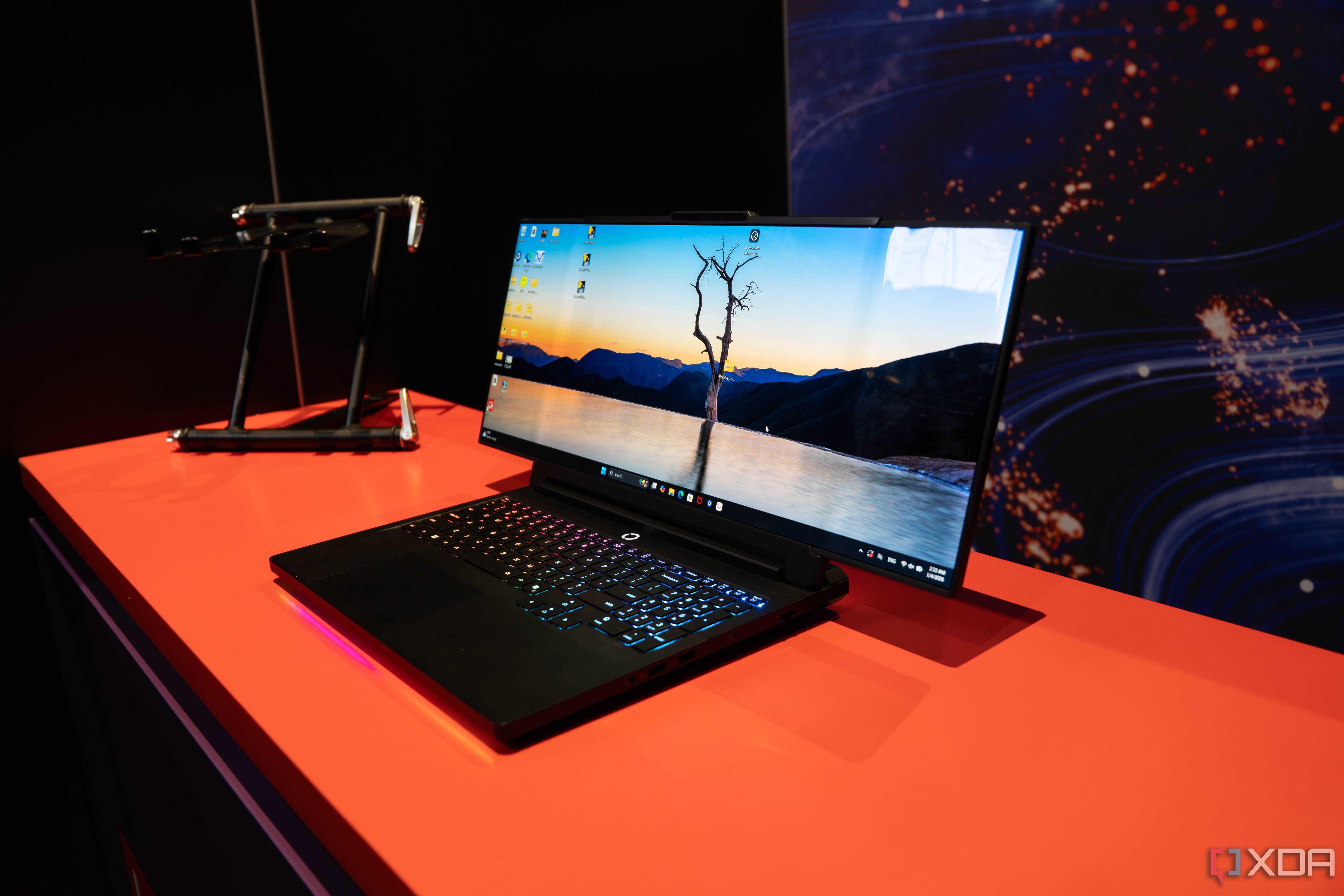 Lenovo Legion Pro Rollable-10