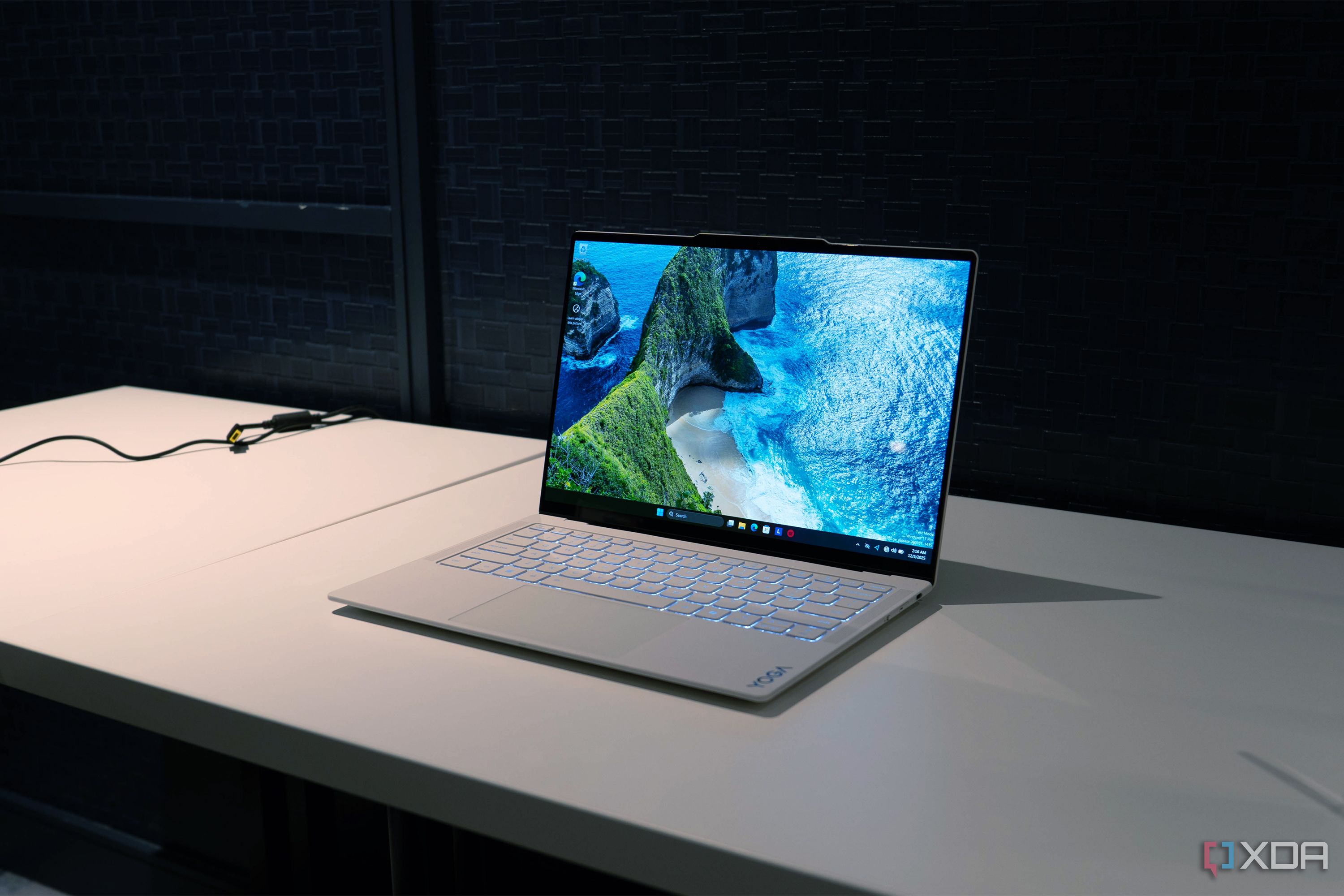 Lenovo Yoga Slim 7i Ultra-6