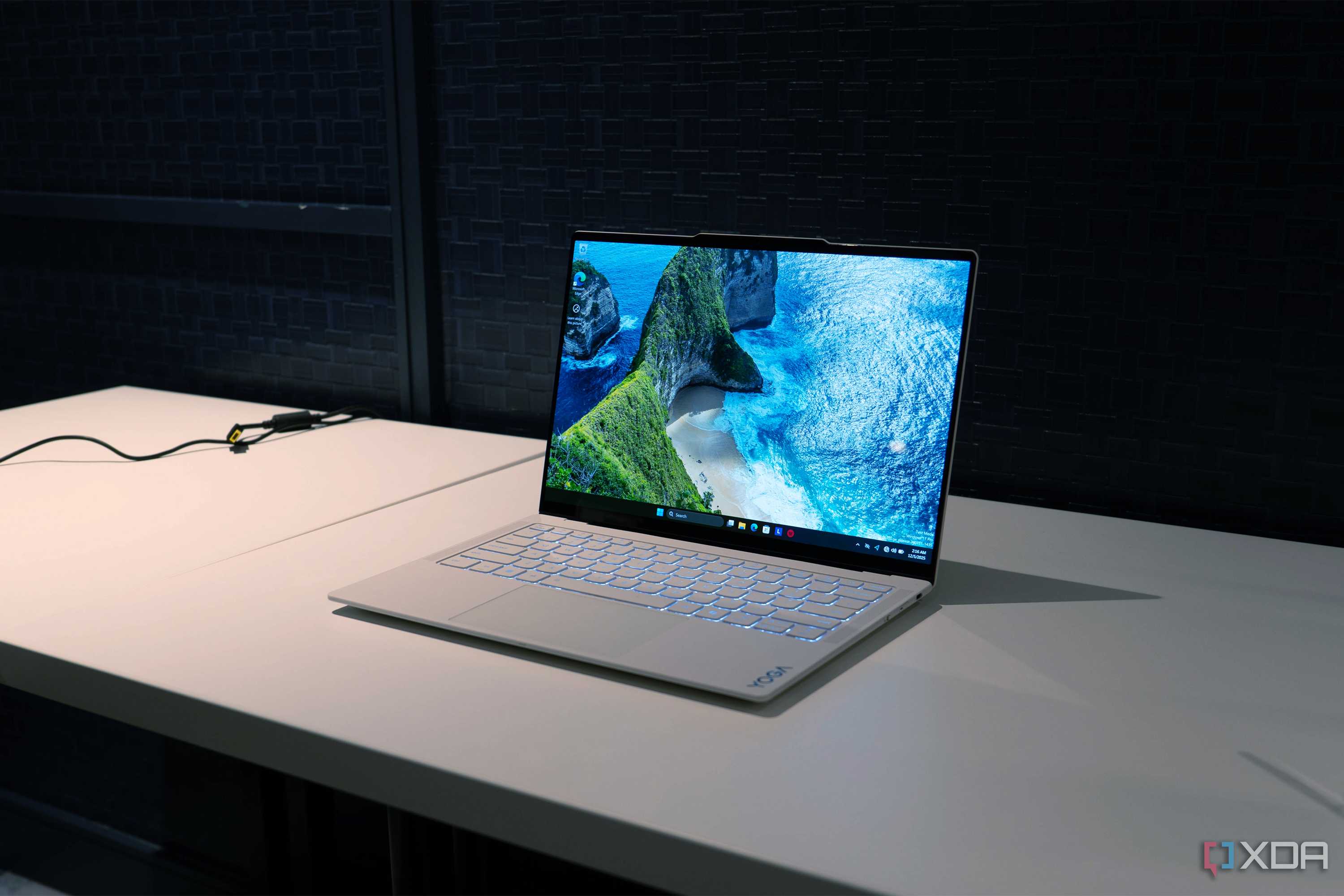 Lenovo Yoga Slim 7i Ultra-6