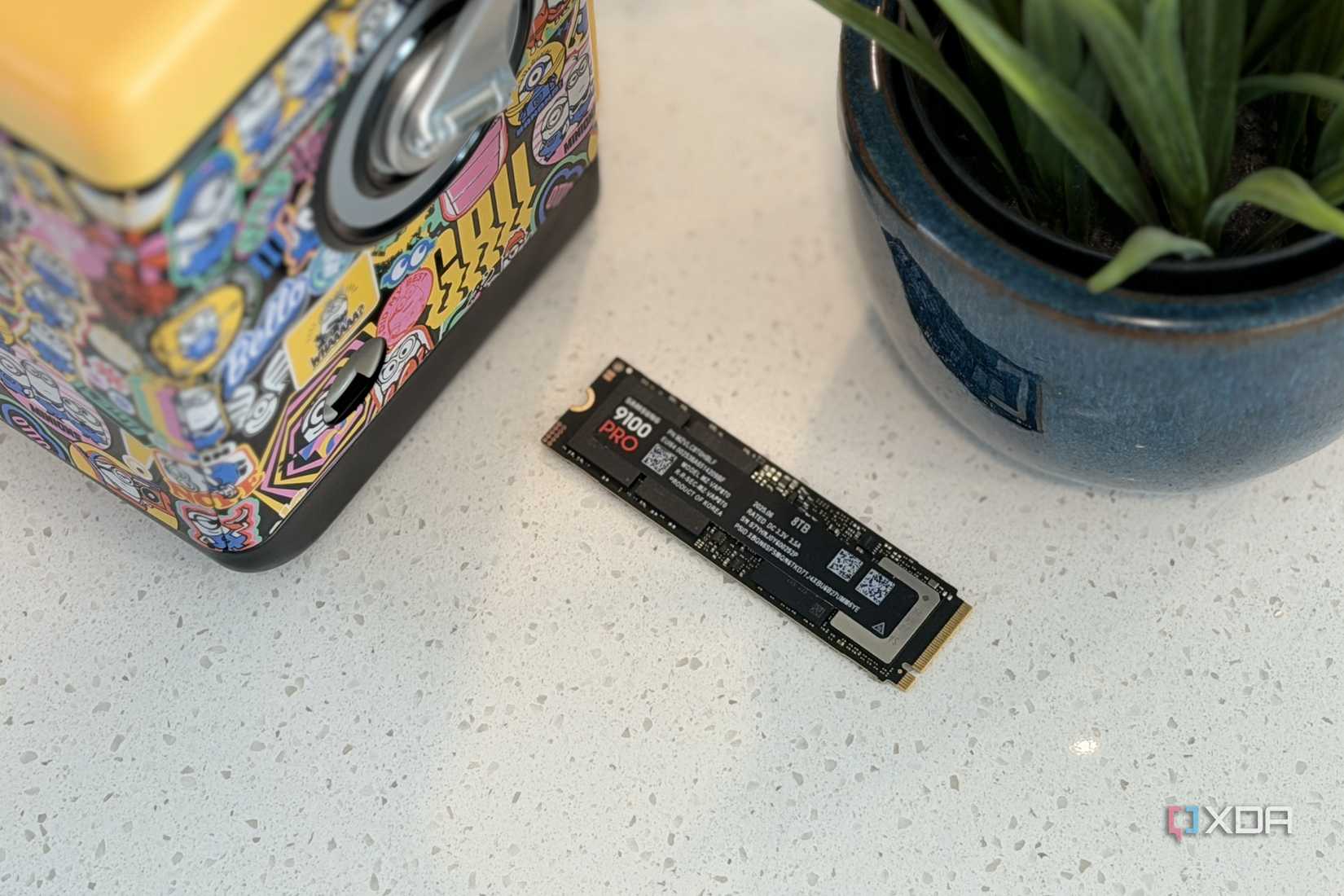 samsung 9100 pro ssd en la mesa