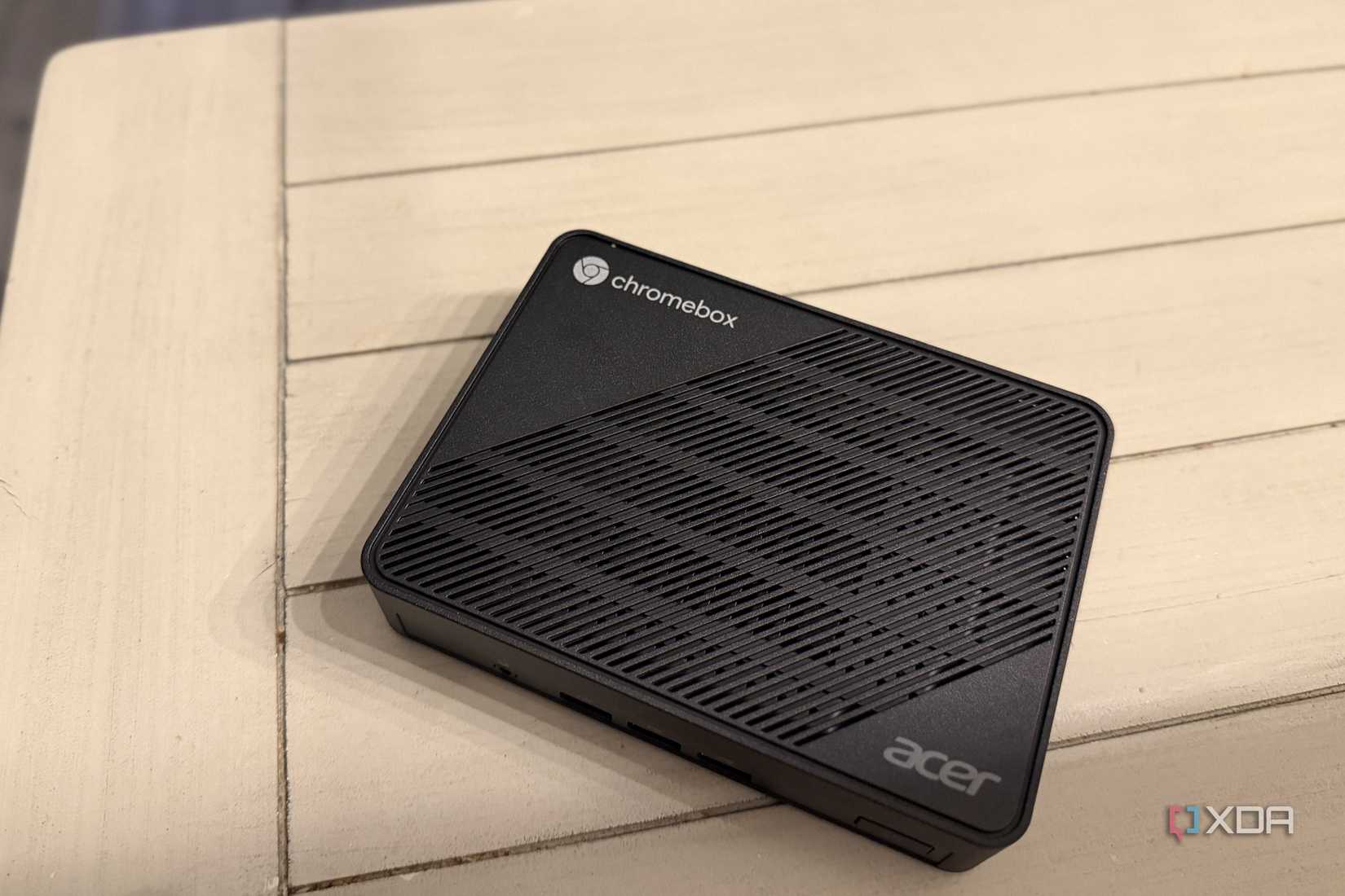 acer chromebook mini cxm1on a table seen from above