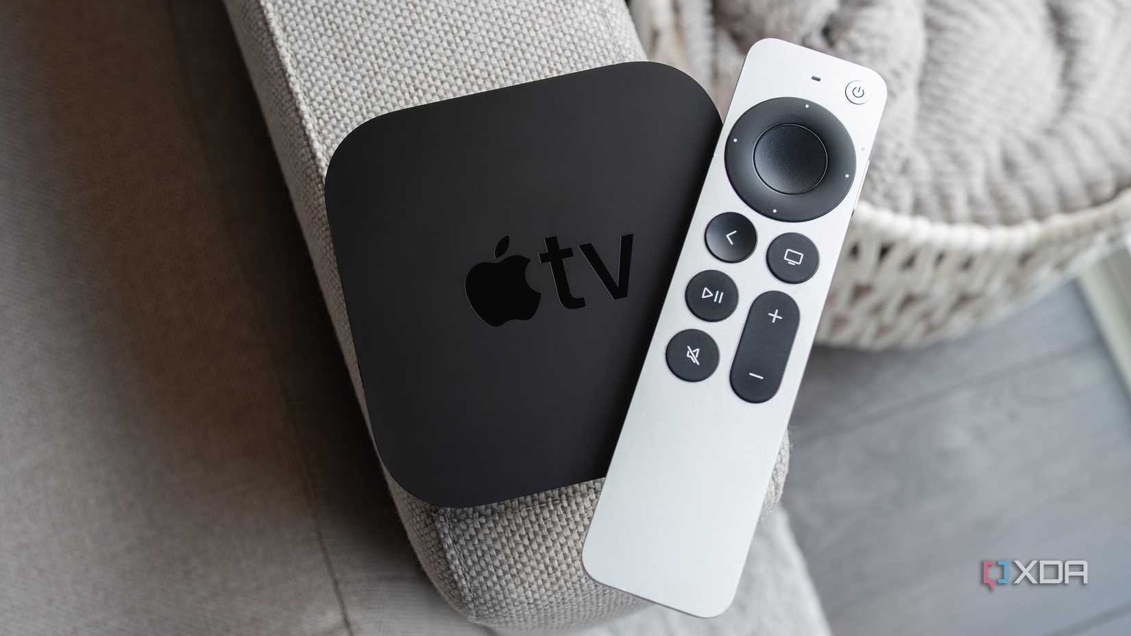 El Apple TV 4K sentado en un sofá 