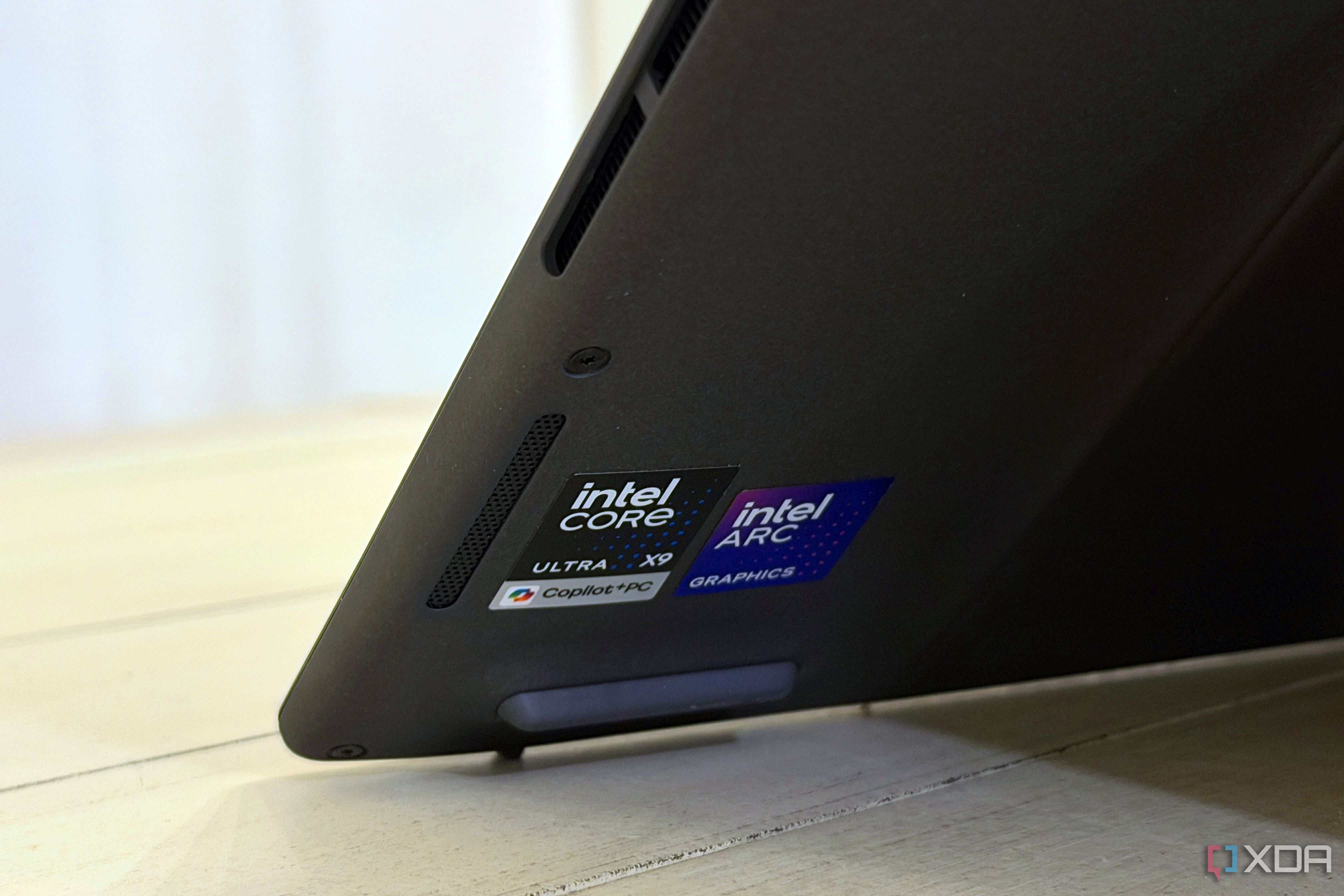 asus-zenbook-duo-intel-panther-lake-logos-2